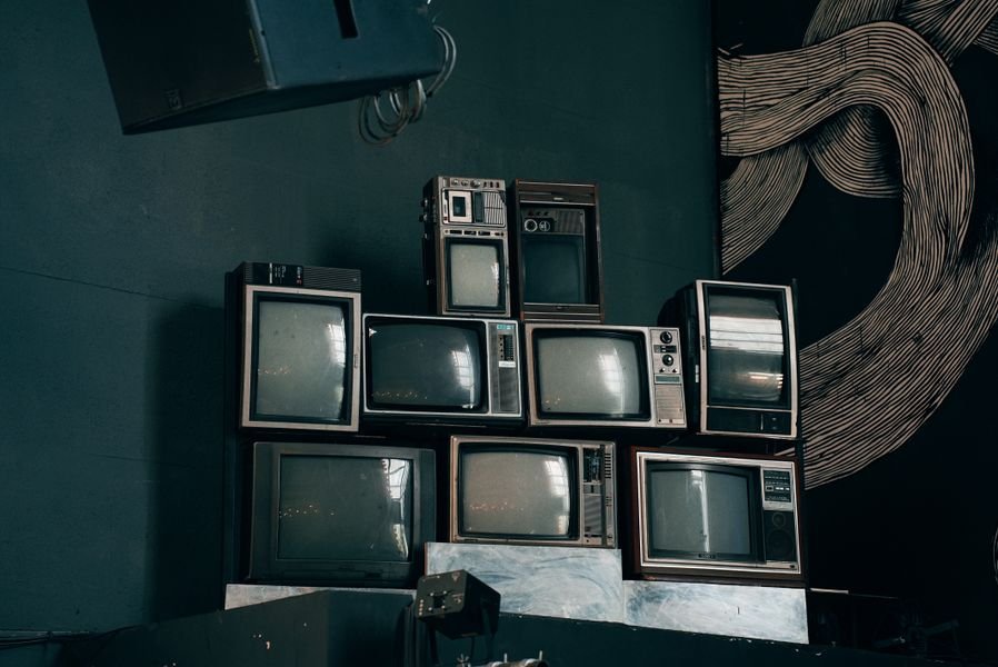 mur de televiseurs, taille reelle d un catalogue iptv chaines adulte
